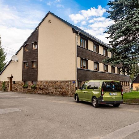 Hotel Vierenstrasse Neudorf  エクステリア 写真