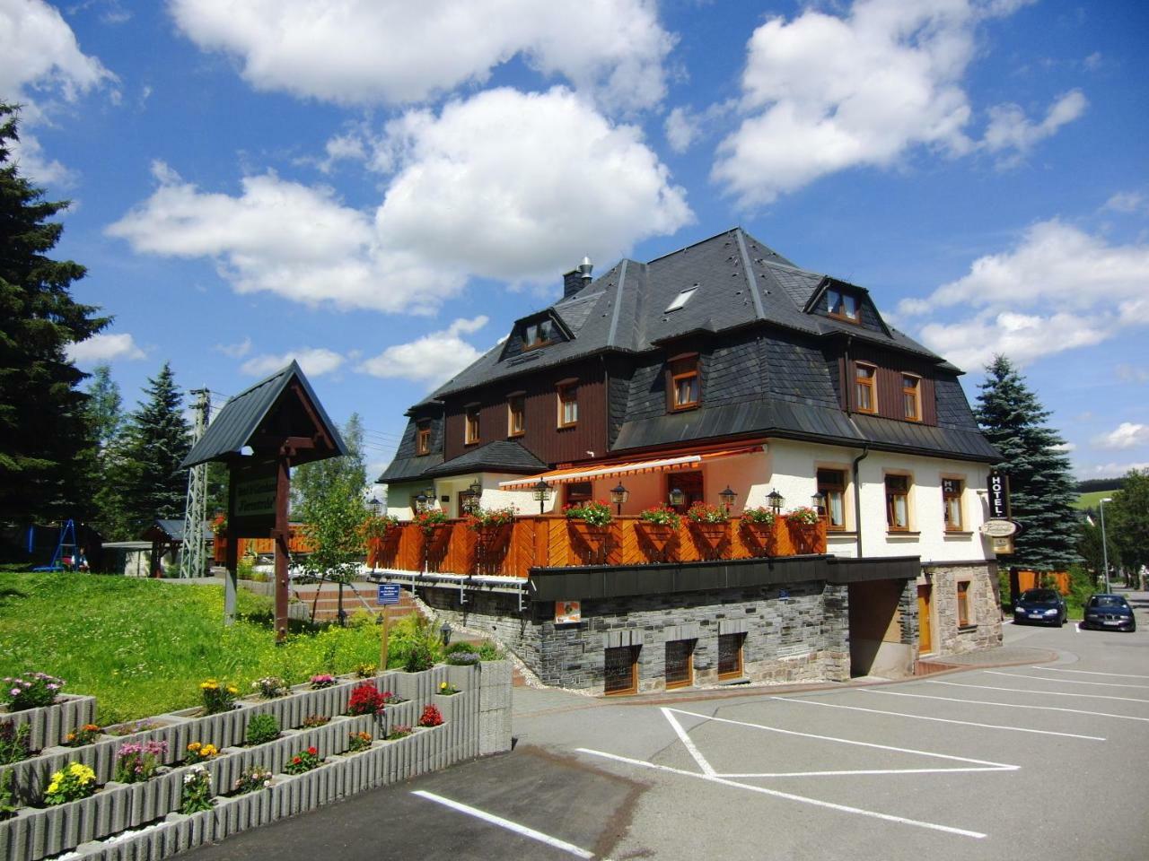 Hotel Vierenstrasse Neudorf  エクステリア 写真