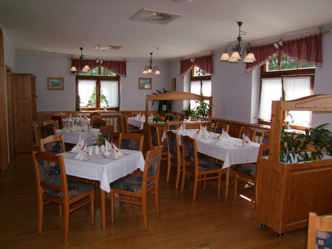 Hotel Vierenstrasse Neudorf  エクステリア 写真
