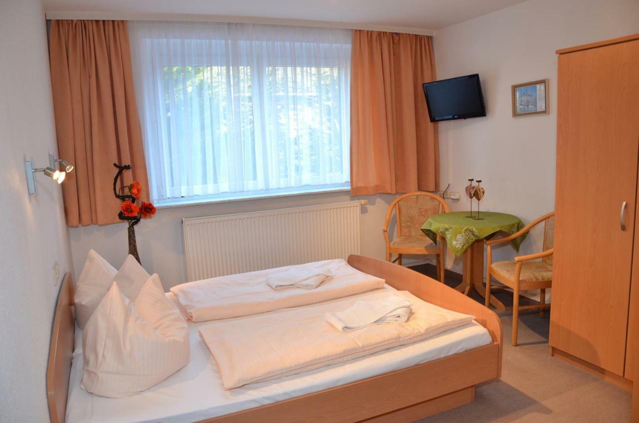 Hotel Vierenstrasse Neudorf  エクステリア 写真