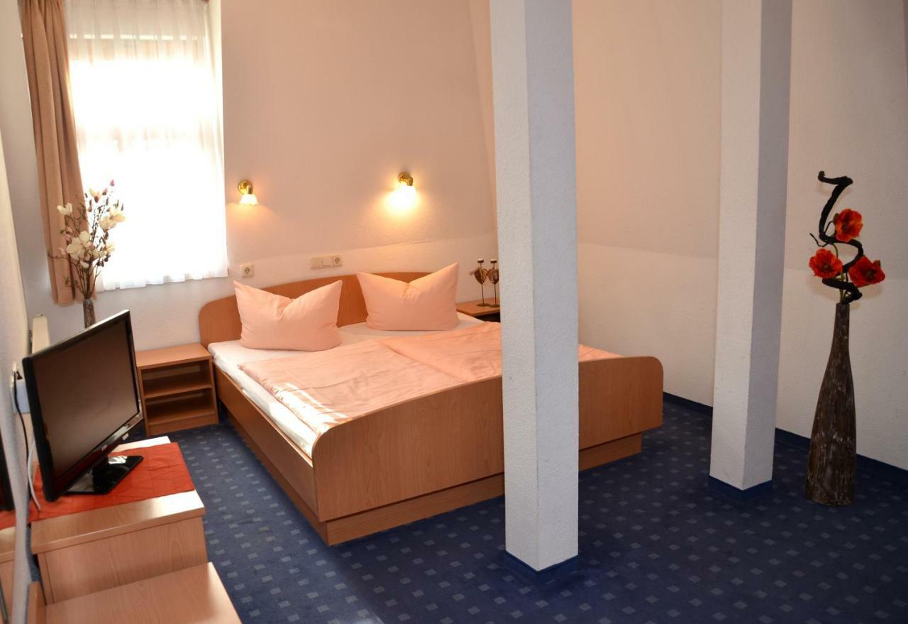 Hotel Vierenstrasse Neudorf  エクステリア 写真