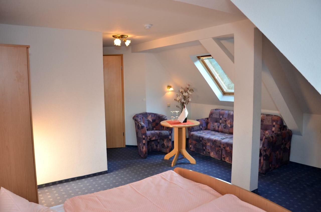 Hotel Vierenstrasse Neudorf  エクステリア 写真